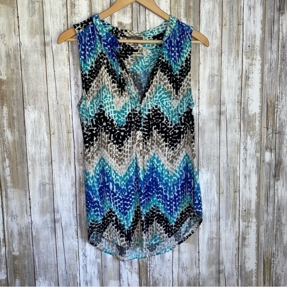 Market & Spruce Blue & Grey Chevron Sleeveless Blouse